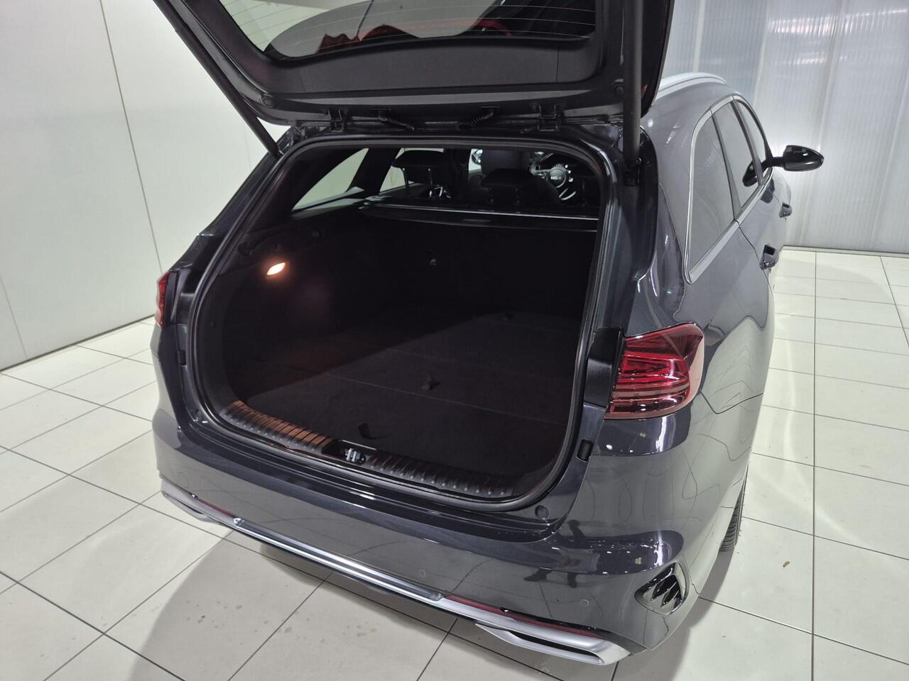 KIA CEE D Ceed Sportswagon 1.5 T-GDi GT-Line ,Apple Carplay/Android Auto, schuif / kantel dak, camera.