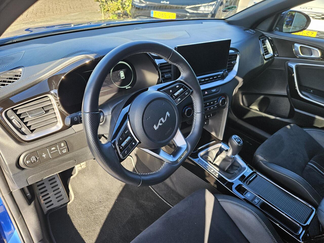 KIA CEE D Ceed Sportswagon 1.5 T-GDi GT-Line Schuifkanteldak|Lmv|Airco