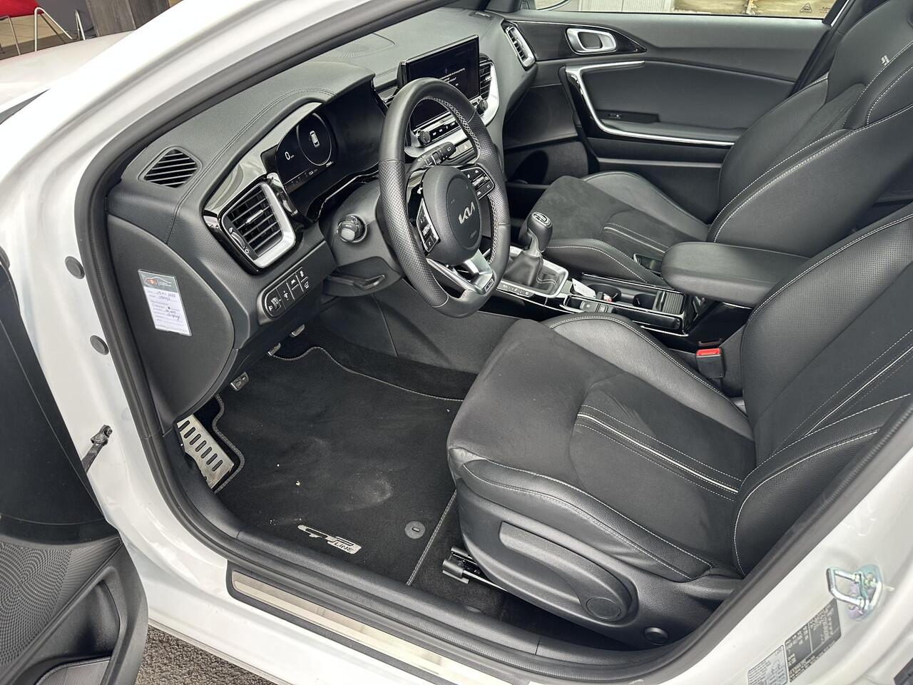 KIA CEE D Ceed Sportswagon 1.5 T-GDi GT-Line Apple Carplay/Android Auto | schuif-/kantel dak | Parkeercamera | 18 inch