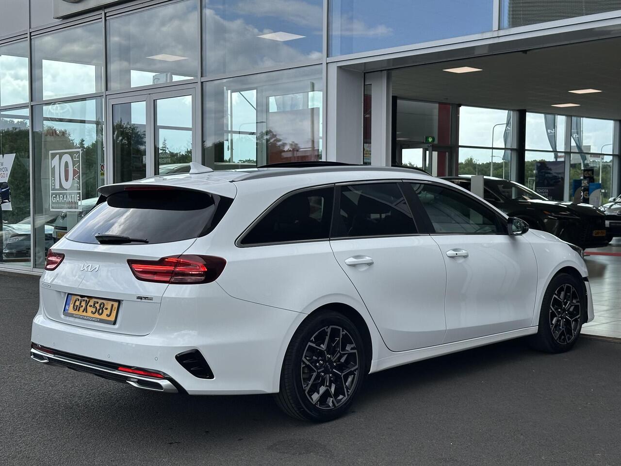 KIA CEE D Ceed Sportswagon 1.5 T-GDi GT-Line Apple Carplay/Android Auto | schuif-/kantel dak | Parkeercamera | 18 inch