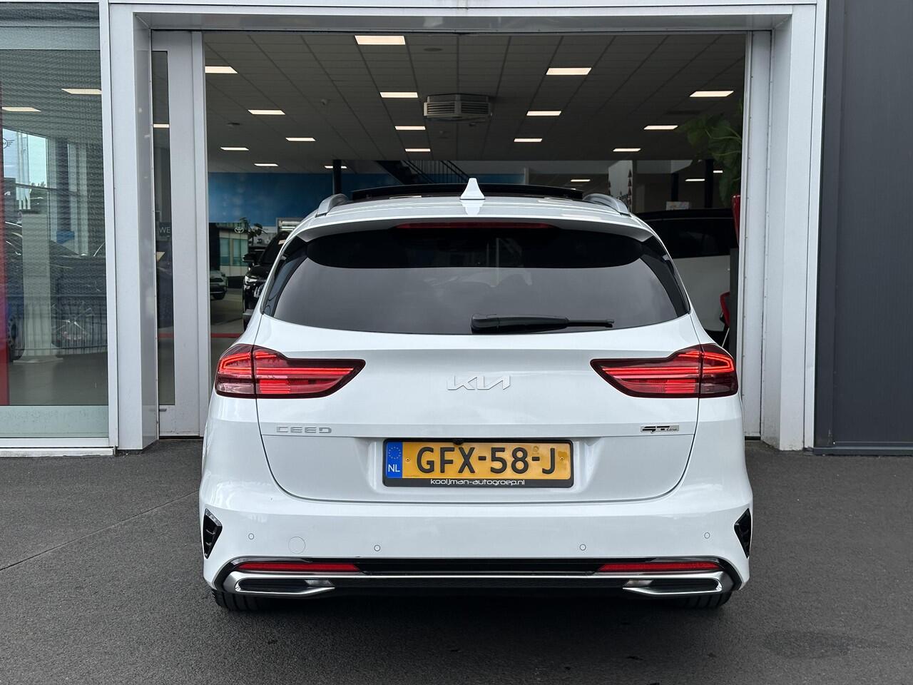 KIA CEE D Ceed Sportswagon 1.5 T-GDi GT-Line Apple Carplay/Android Auto | schuif-/kantel dak | Parkeercamera | 18 inch