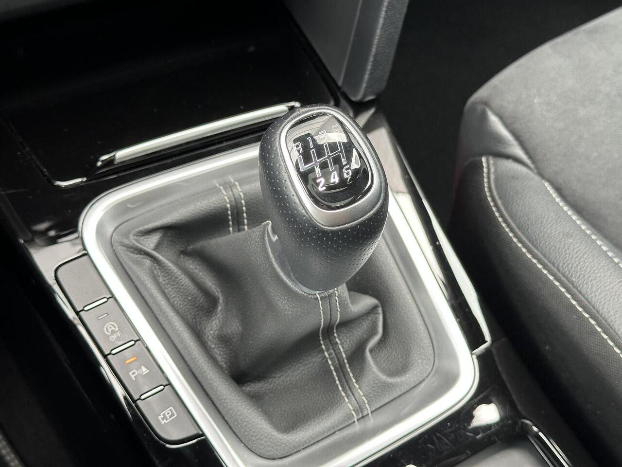 KIA CEE D Ceed Sportswagon 1.5 T-GDi GT-Line Apple Carplay/Android Auto | schuif-/kantel dak | Parkeercamera | 18 inch