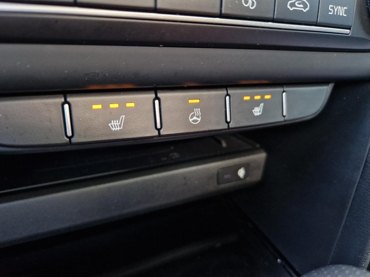 KIA CEE D Ceed Sportswagon 1.5 T-GDi GT-Line | Dodehoek | Pano | Stoelverwarming | PDC | Clima | Camera |