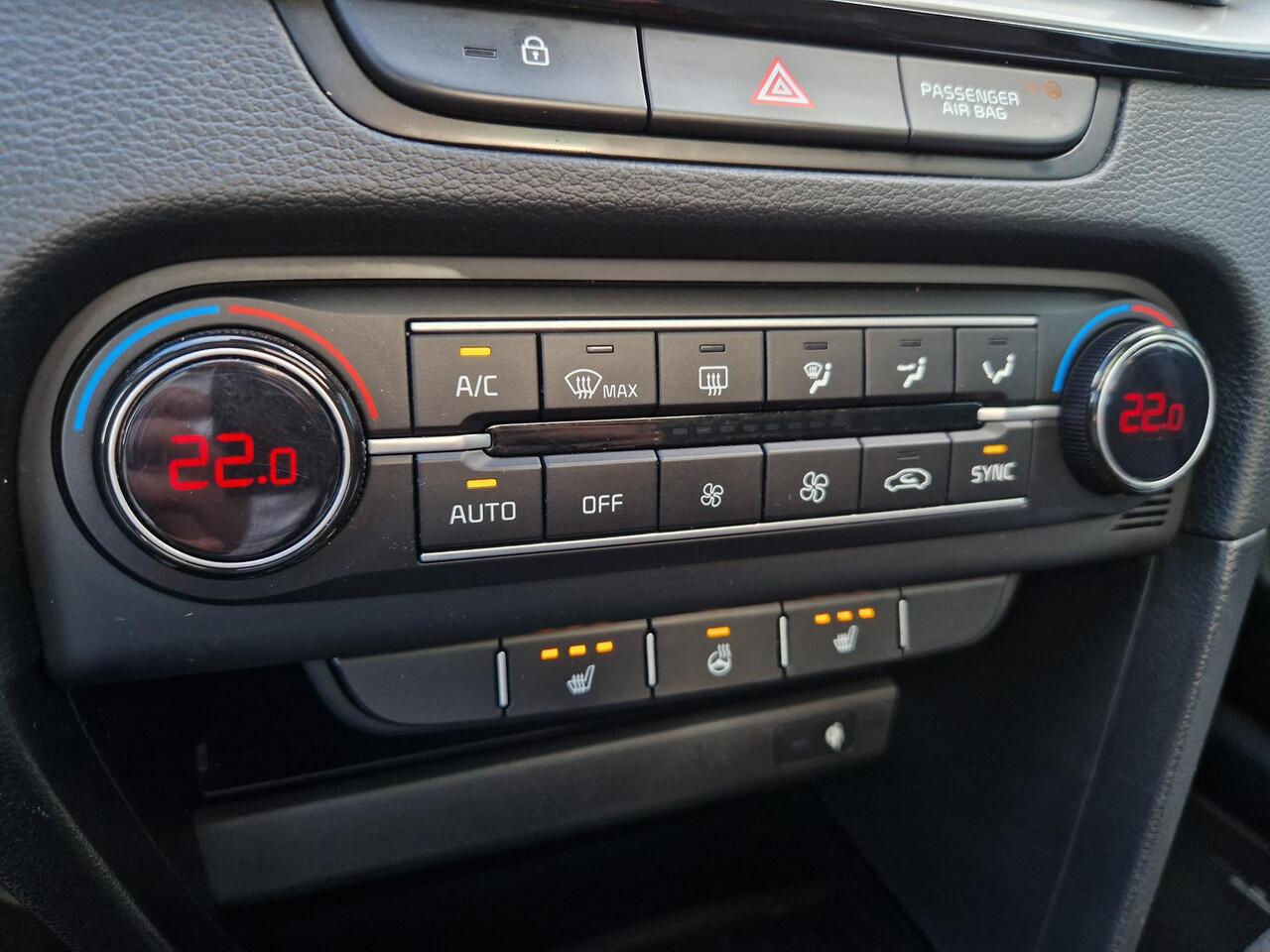 KIA CEE D Ceed Sportswagon 1.5 T-GDi GT-Line | Dodehoek | Pano | Stoelverwarming | PDC | Clima | Camera |