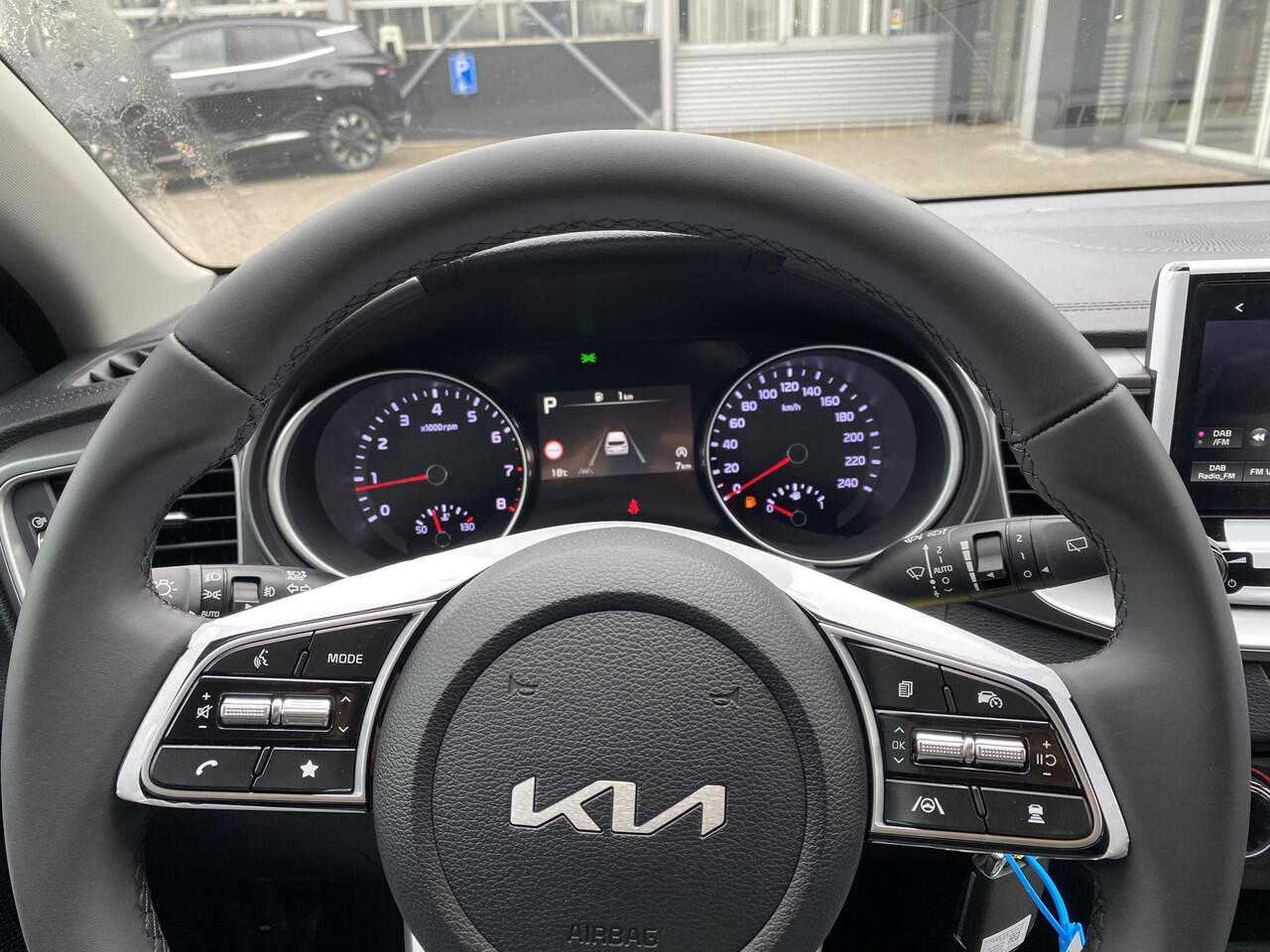 KIA CEE D Ceed SW 1.5 T-GDi DCT7 DynamicLine | Demo | Navigatie | Parkeercamera | Climate Control | Cruise Control Adaptief |