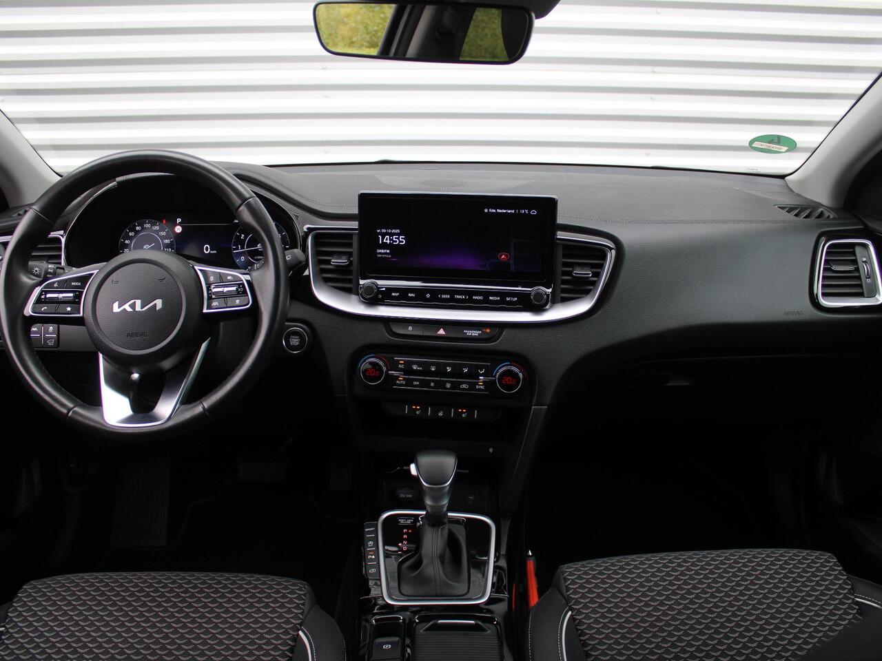 KIA CEE D Ceed Sportswagon 1.5 T-GDi DynamicPlusLine | Stoel- & stuurverwarming | Camera | Clima | Cruise adapt. | LED | Navi | Elek. achterklep | 16" LM |