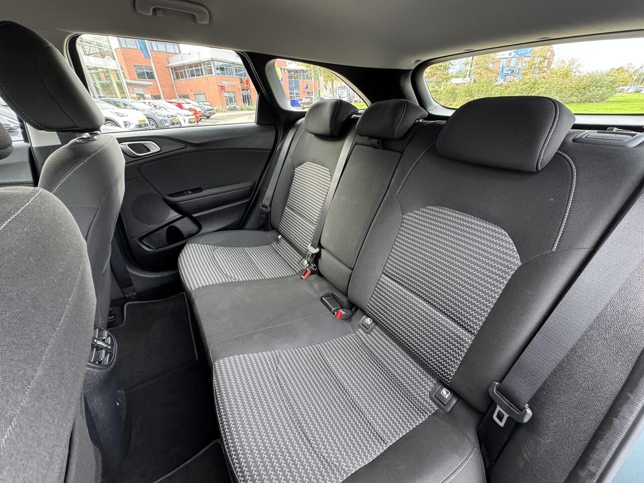 KIA CEE D Ceed Sportswagon 1.5 T-GDi DynamicLine | Afneembare Trekhaak | Eerste Eigenaar | Apple Carplay/Android Auto | Navigatie | Enz...