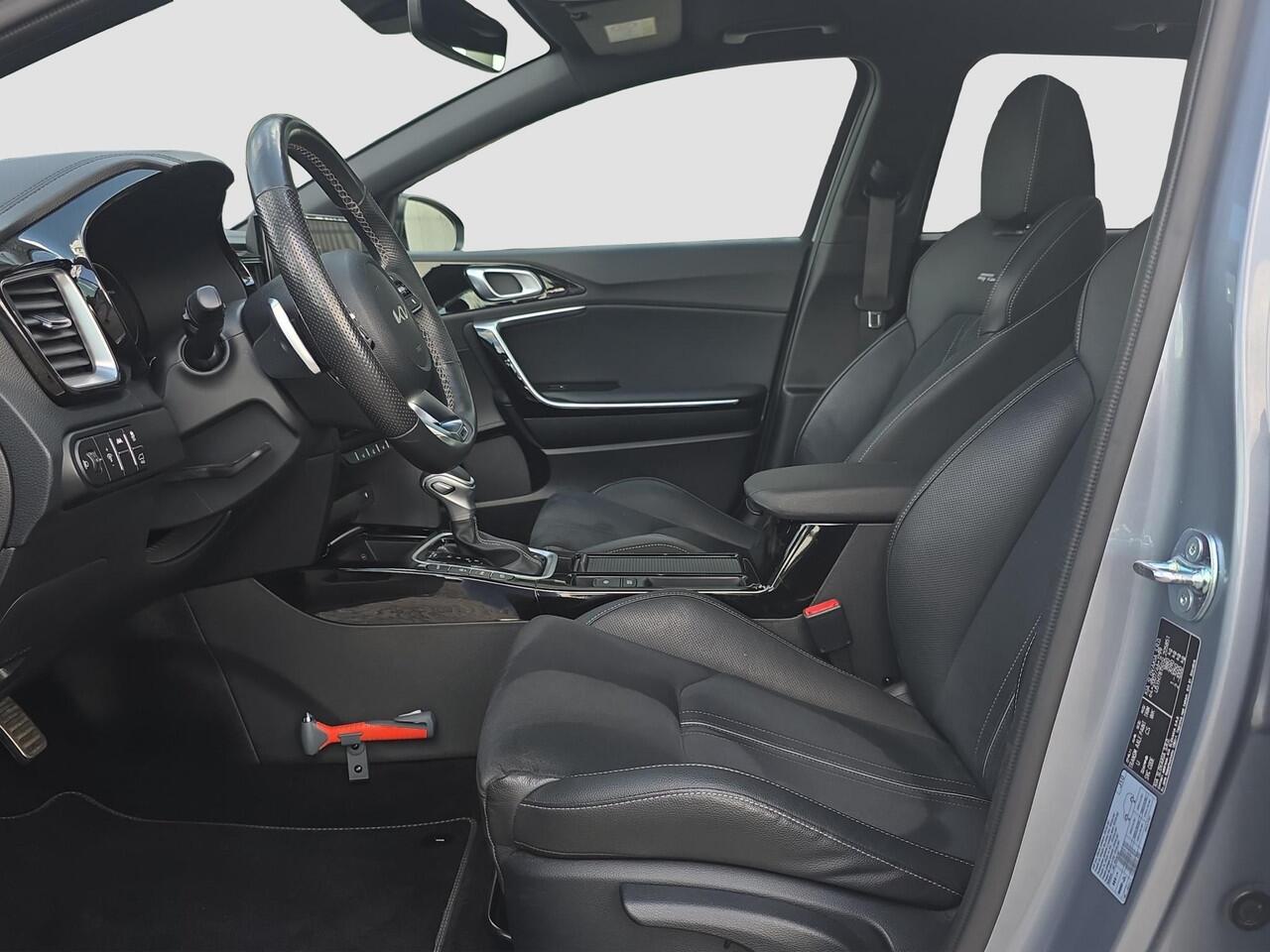 KIA CEE D Ceed Sportswagon 1.5 T-GDi GT-Line Automaat | Stoel & Stuurverwarming | Sportstuur | Schuif/Kanteldak | LED | Elektr. Achterklep |