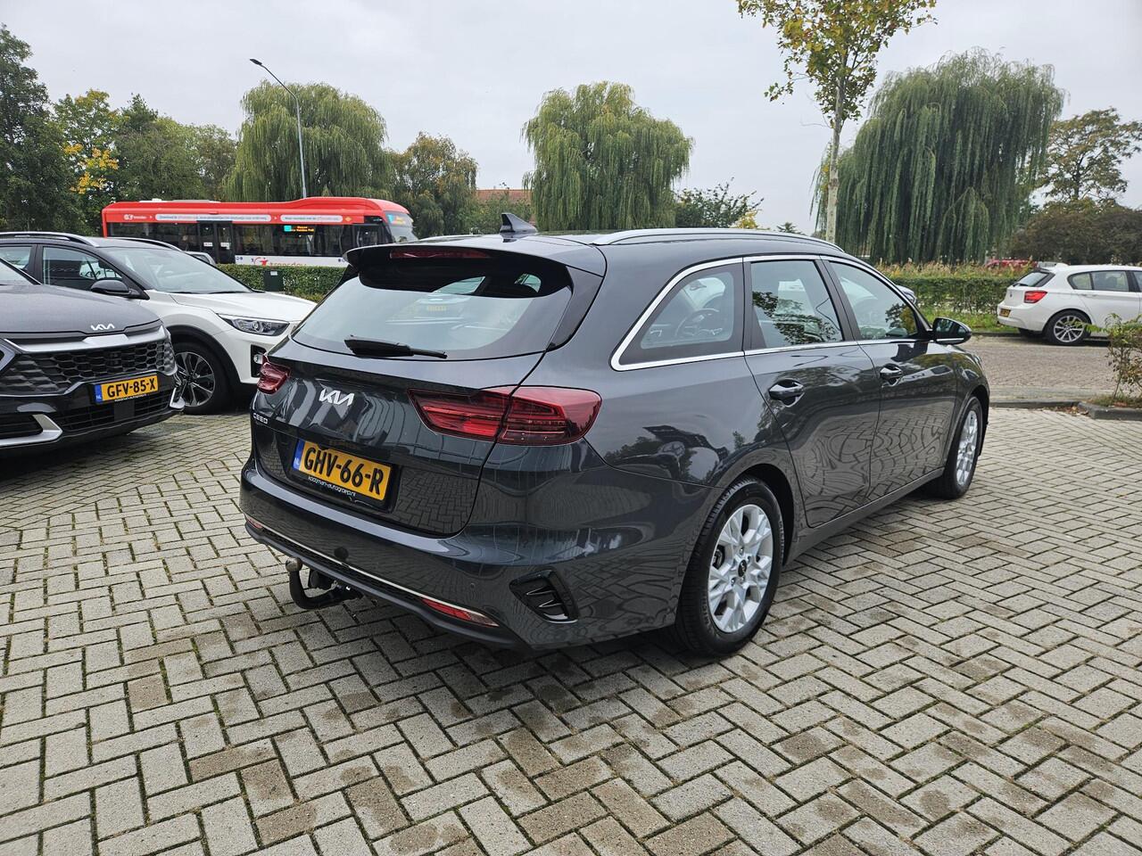 KIA CEE D Ceed Sportswagon 1.5 T-GDi DynamicLine Trekhaak | Nav | Lmv | Achteruitrijcamera | 1e eigenaar | Dealer onderhouden!!