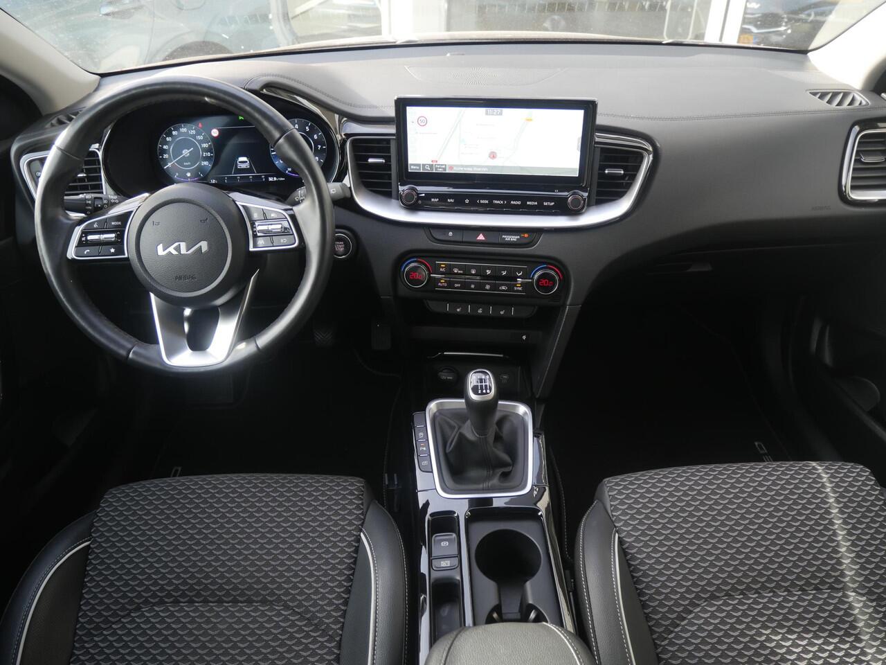 KIA CEE D Ceed Sportswagon 1.5 T-GDi DynamicPlusLine | Cruise | Clima | Camera | Carplay | Navi | Keyless | Stoel-stuurverwarming |