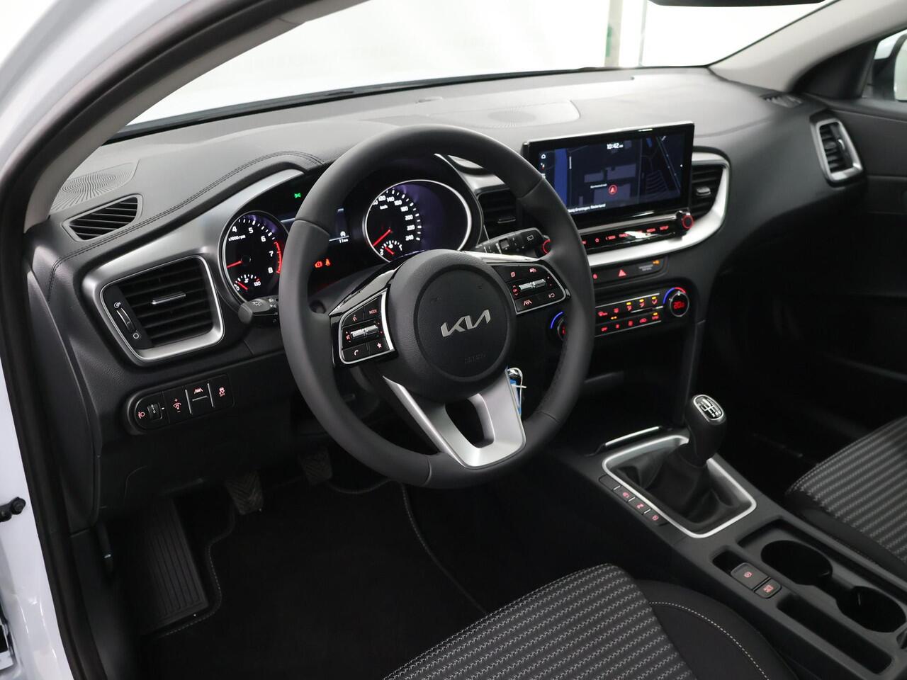 KIA CEE D Ceed SW 1.5 T-GDi DynamicLine | Navigatie | Parkeercamera | Climate Control | Cruise Control |