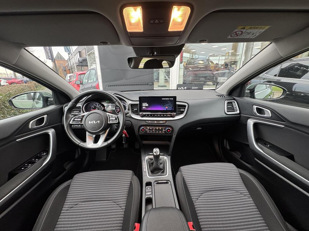 KIA CEE D Ceed Sportswagon 1.5 T-GDi DynamicLine , Afneembare trekhaak, Unieke Kleur, Navigatie, Apple Carplay/Android Auto, Enz...