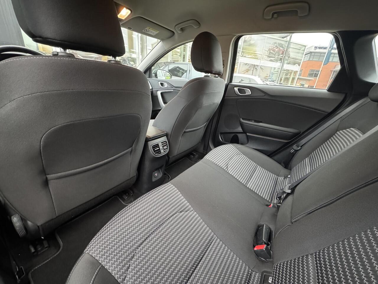 KIA CEE D Ceed Sportswagon 1.5 T-GDi DynamicLine , Afneembare trekhaak, Unieke Kleur, Navigatie, Apple Carplay/Android Auto, Enz...