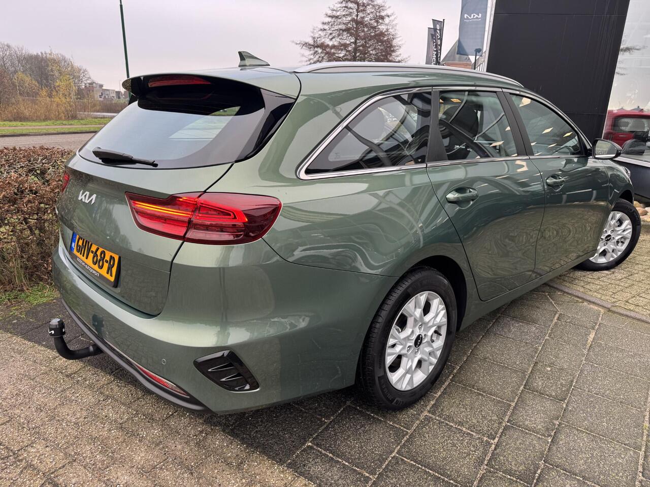 KIA CEE D Ceed Sportswagon 1.5 T-GDi DynamicLine , Afneembare trekhaak, Unieke Kleur, Navigatie, Apple Carplay/Android Auto, Enz...