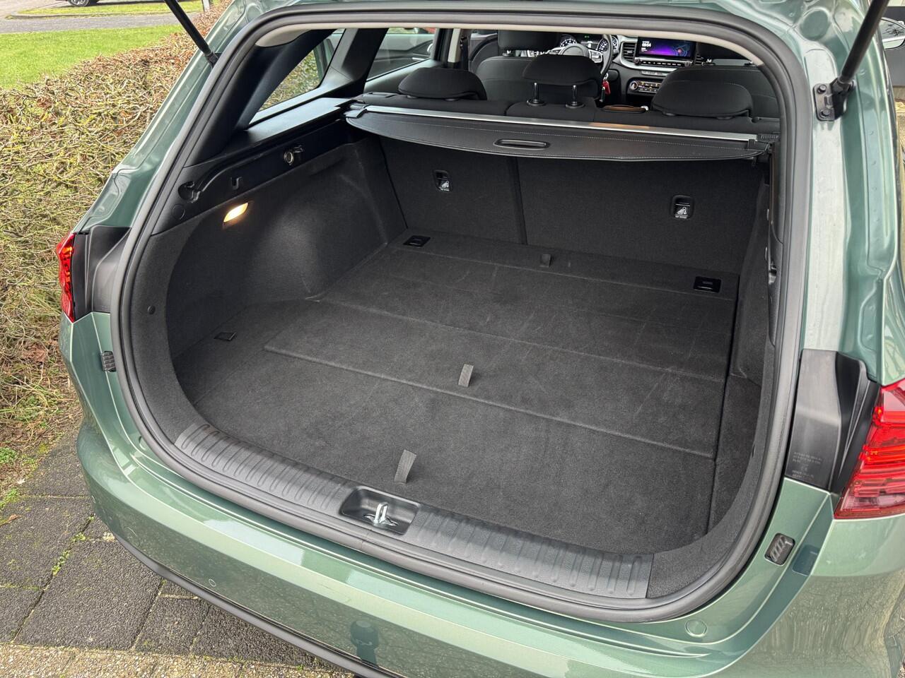 KIA CEE D Ceed Sportswagon 1.5 T-GDi DynamicLine , Afneembare trekhaak, Unieke Kleur, Navigatie, Apple Carplay/Android Auto, Enz...