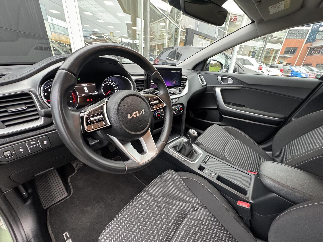 KIA CEE D Ceed Sportswagon 1.5 T-GDi DynamicLine , Afneembare trekhaak, Unieke Kleur, Navigatie, Apple Carplay/Android Auto, Enz...