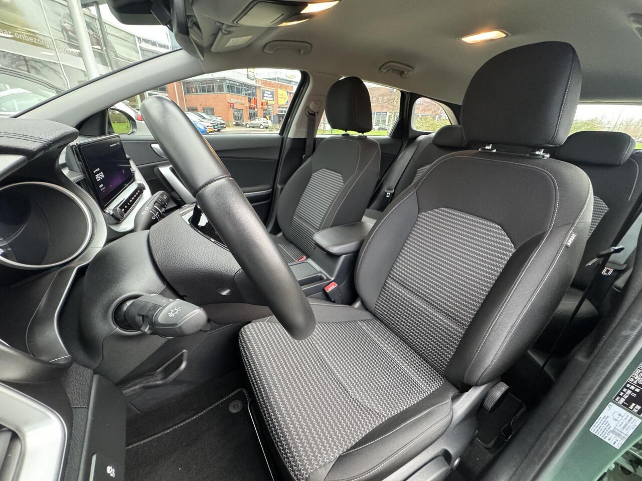 KIA CEE D Ceed Sportswagon 1.5 T-GDi DynamicLine , Afneembare trekhaak, Unieke Kleur, Navigatie, Apple Carplay/Android Auto, Enz...