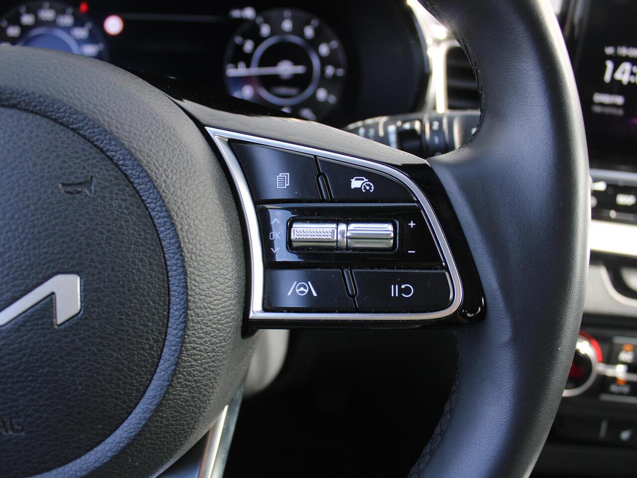 KIA CEE D Ceed Sportswagon 1.0 T-GDi DynamicPlusLine | Stoel- & stuurverwarming | Camera | Clima | Cruise | LED | Navi | Elek. achterklep | 16" LM |