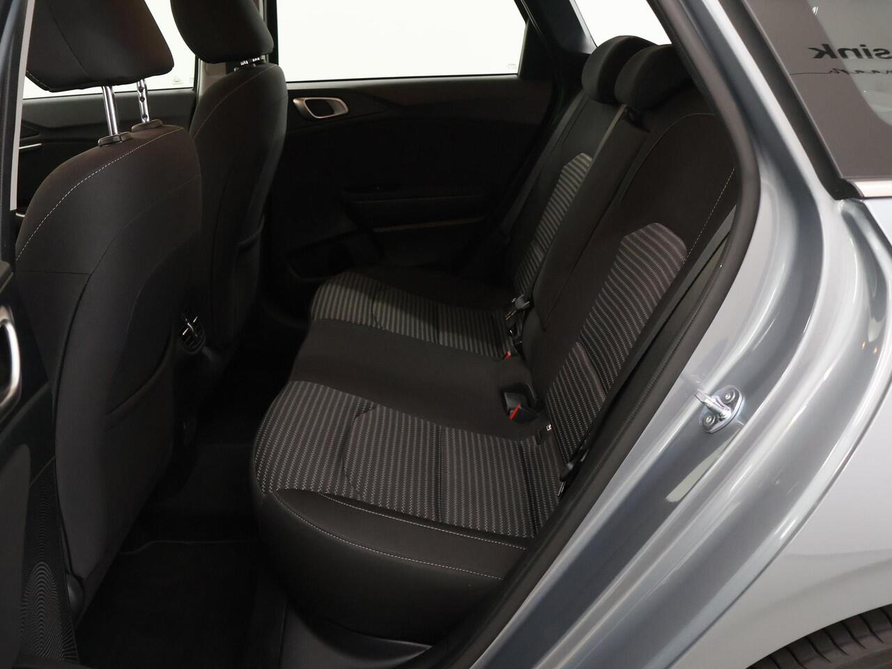 KIA CEE D Ceed Sportswagon 1.5 T-GDi DynamicLine | Navigatie | Parkeercamera | Climate Control | Cruise Control |