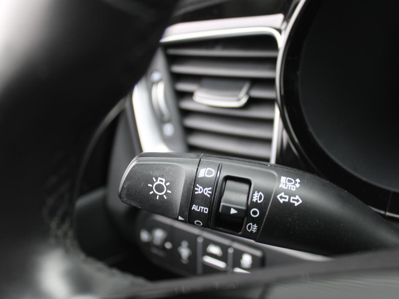 KIA CEE D Ceed Sportswagon 1.5 T-GDi DynamicPlusLine | Stoel- & stuurverwarming | Camera | Clima | Cruise adapt. | LED | Navi | Elek. achterklep | 16" LM |