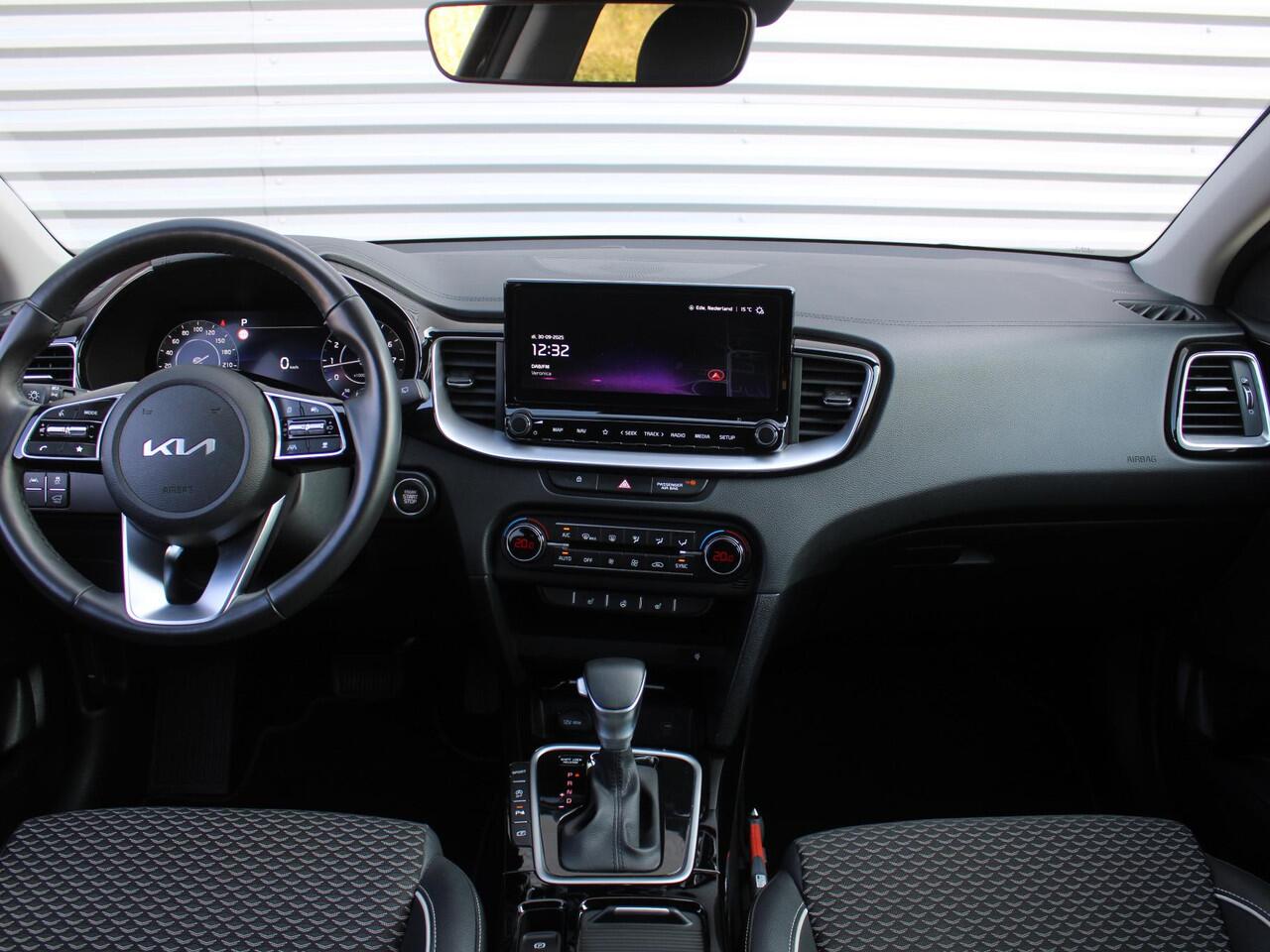 KIA CEE D Ceed Sportswagon 1.5 T-GDi DynamicPlusLine | Stoel- & stuurverwarming | Camera | Clima | Cruise adapt. | LED | Navi | Elek. achterklep | 16" LM |