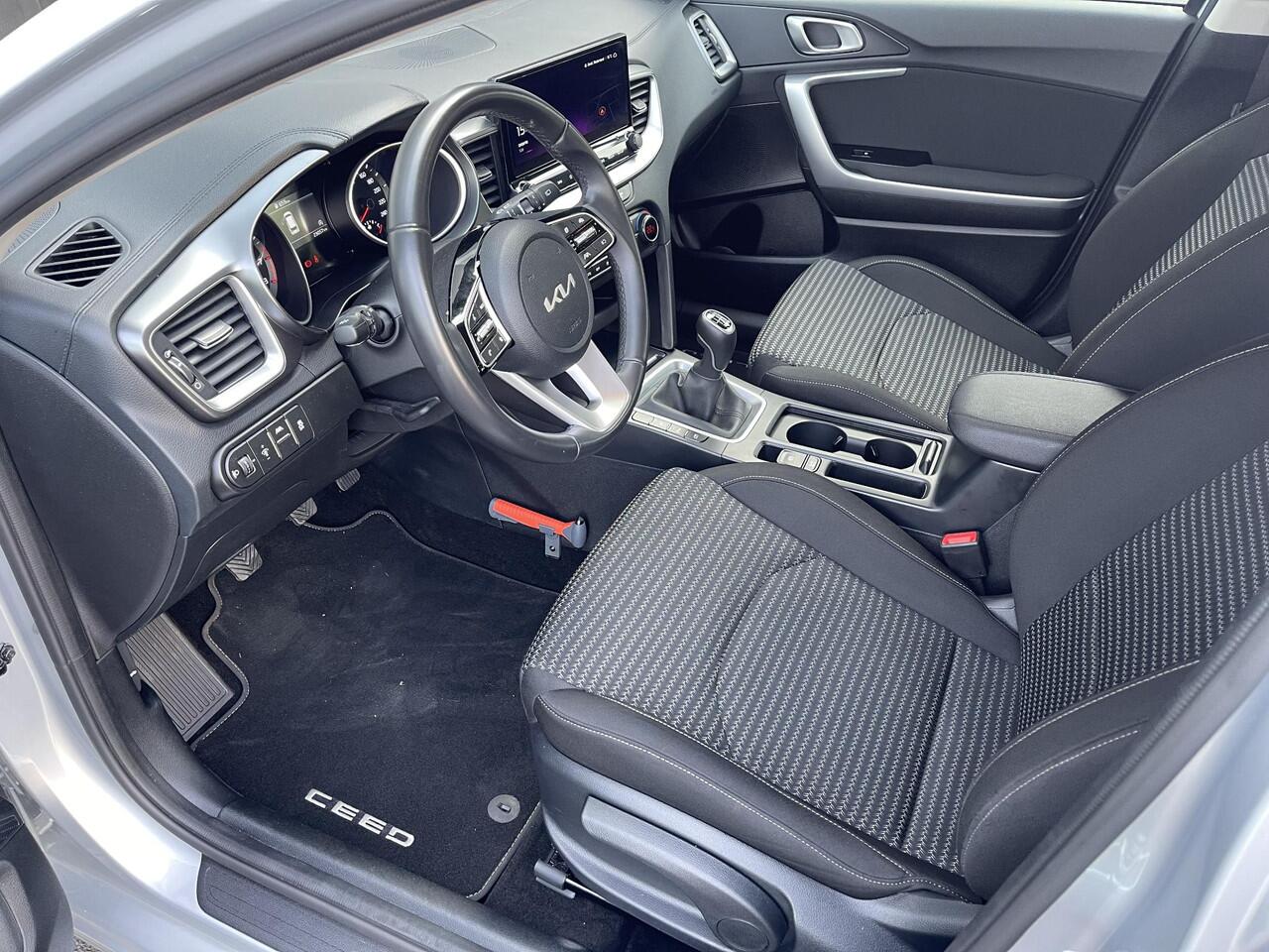 KIA CEE D Ceed Sportswagon 1.5 T-GDi DynamicLine | Trekhaak | Navigatie | Climate control | Achteruitrijcamera | Apple Carplay & Android auto | LM Velgen