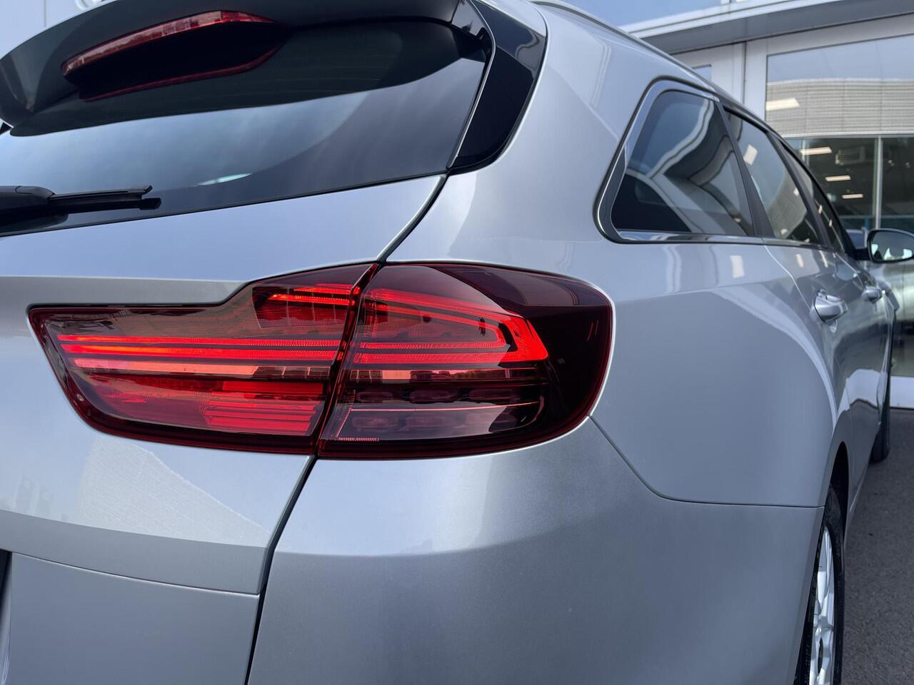 KIA CEE D Ceed Sportswagon 1.5 T-GDi DynamicLine | Trekhaak | Navigatie | Climate control | Achteruitrijcamera | Apple Carplay & Android auto | LM Velgen