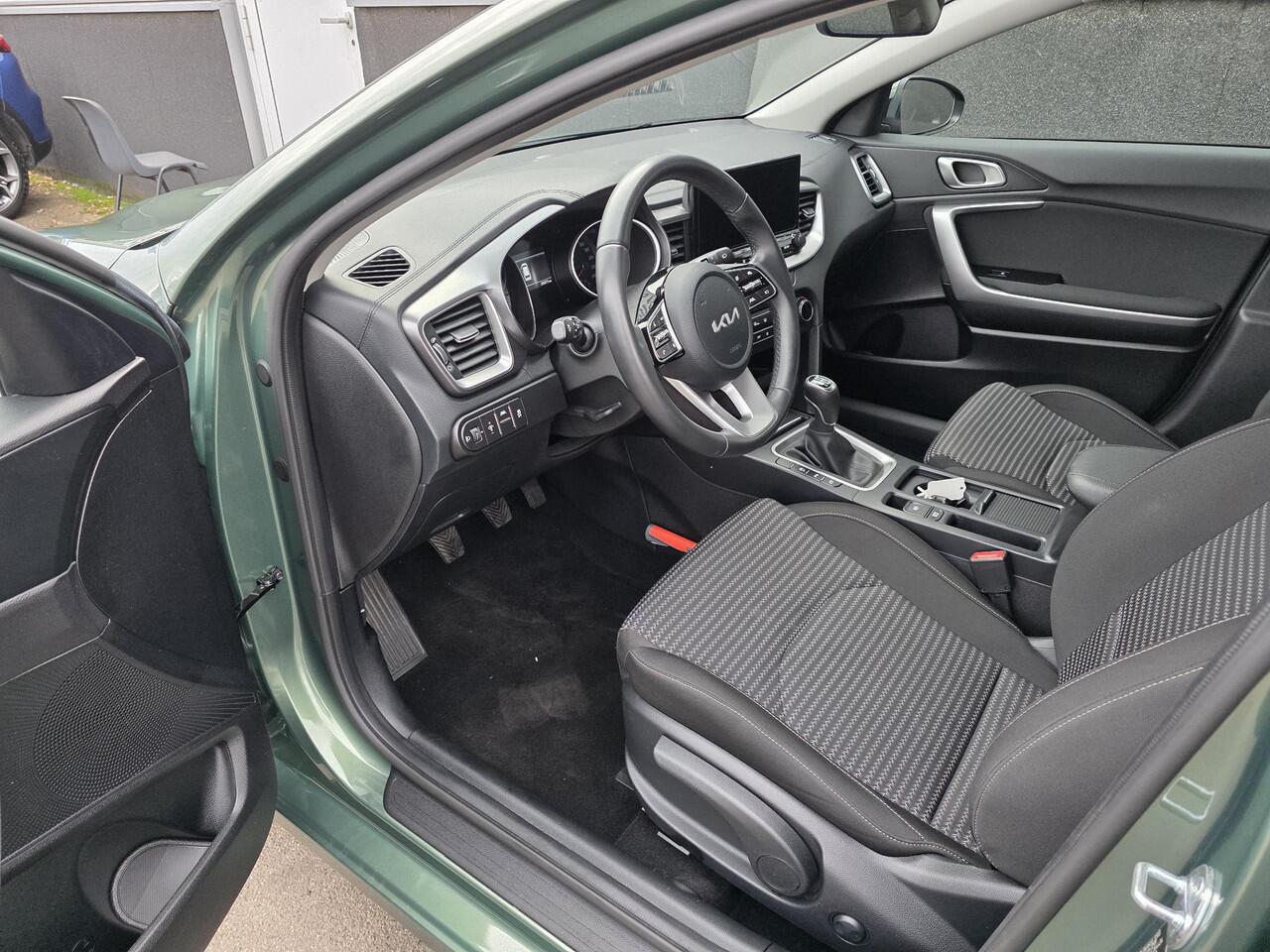 KIA CEE D Ceed Sportswagon 1.5 T-GDi DynamicLine Trekhaak, navigatie Apple CarPlay/Android Auto, parkeersensoren v&a, cruise control, 1e eign. BTW-auto