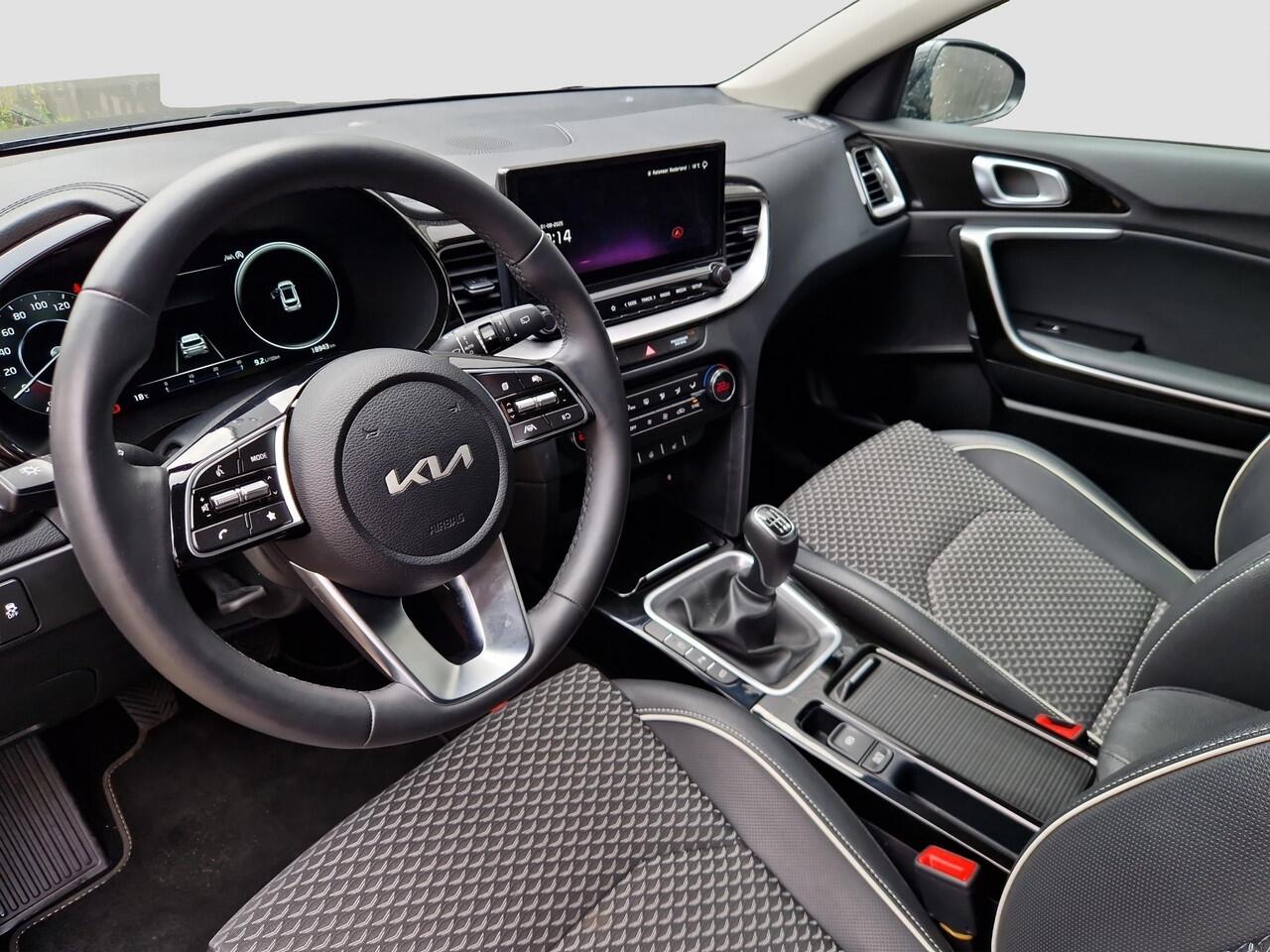 KIA CEE D Ceed 1.0 T-GDi DynamicPlusLine | LED | Stoelverwarming | Dodehoek | KeyLess | Draadloos Opladen |