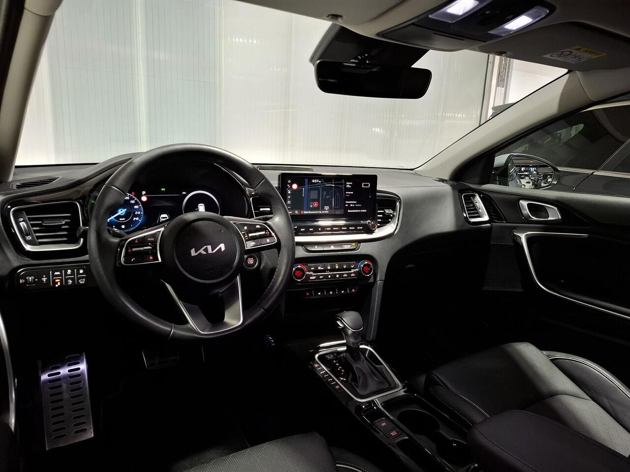 KIA CEE D Ceed Sportswagon 1.6 GDI PHEV ExecutiveLine Stoel en Stuurverwarming, schuif kantel dak, Stoel verkoeling.