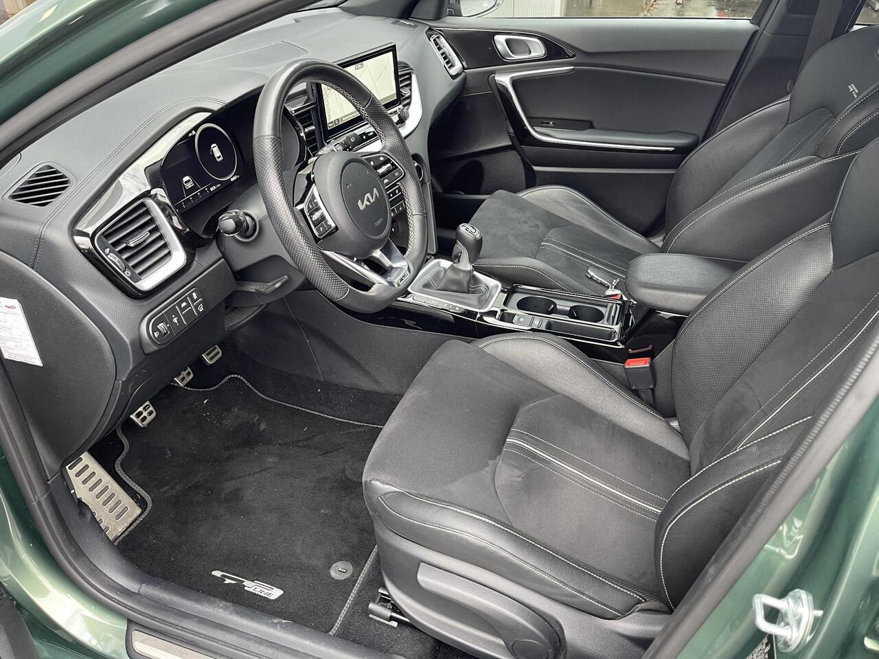 KIA CEE D Ceed Sportswagon 1.5 T-GDi GT-Line Elektrisch schuif-kanteldak | Dodehoeksensoren | Achteruitrijcamera | Cruise control adaptive | Climate control