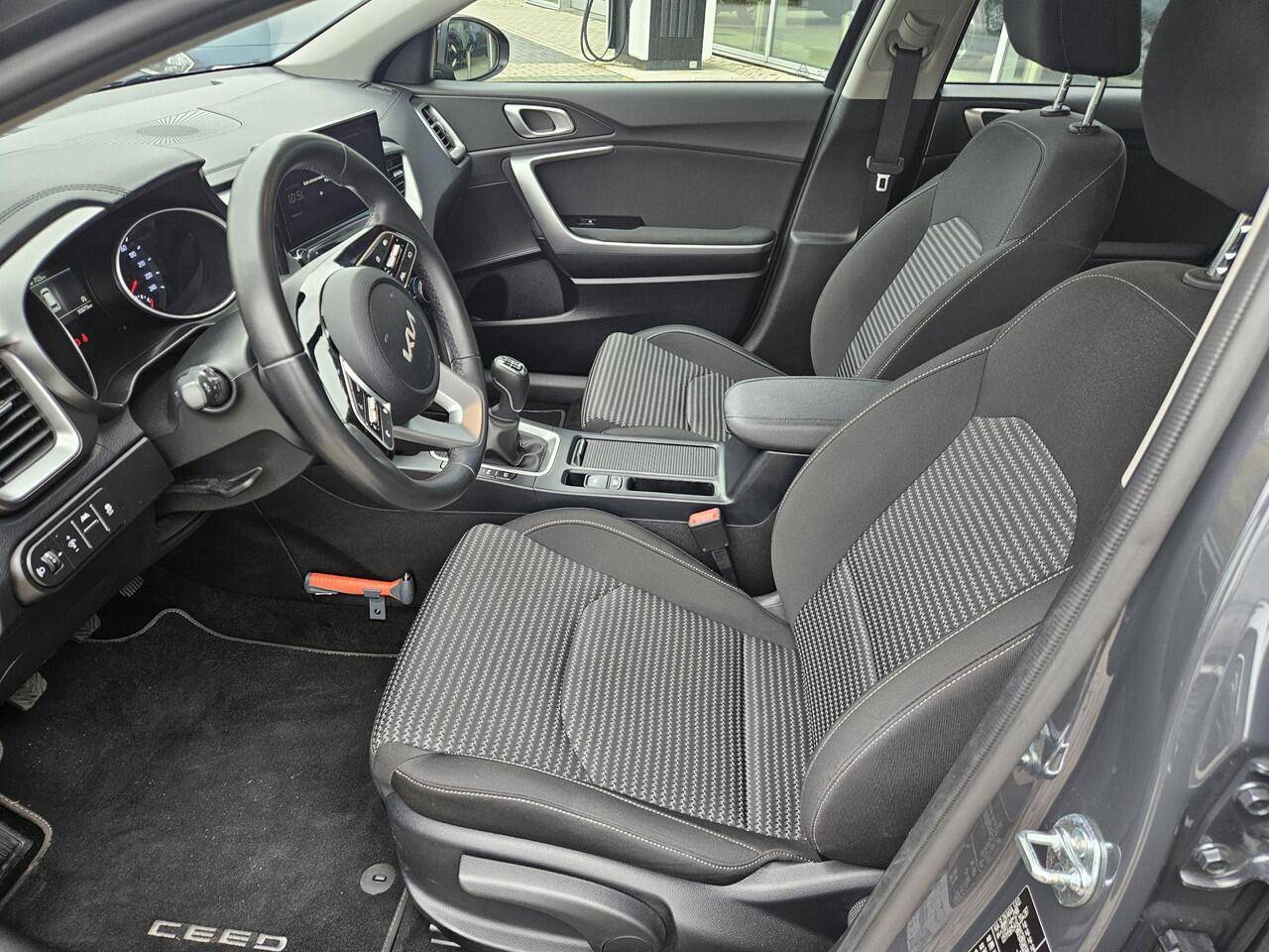 KIA CEE D Ceed Sportswagon 1.5 T-GDi DynamicLine Trekhaak | Nav | Lmv | Achteruitrijcamera | 1e eigenaar | Dealer onderhouden!!