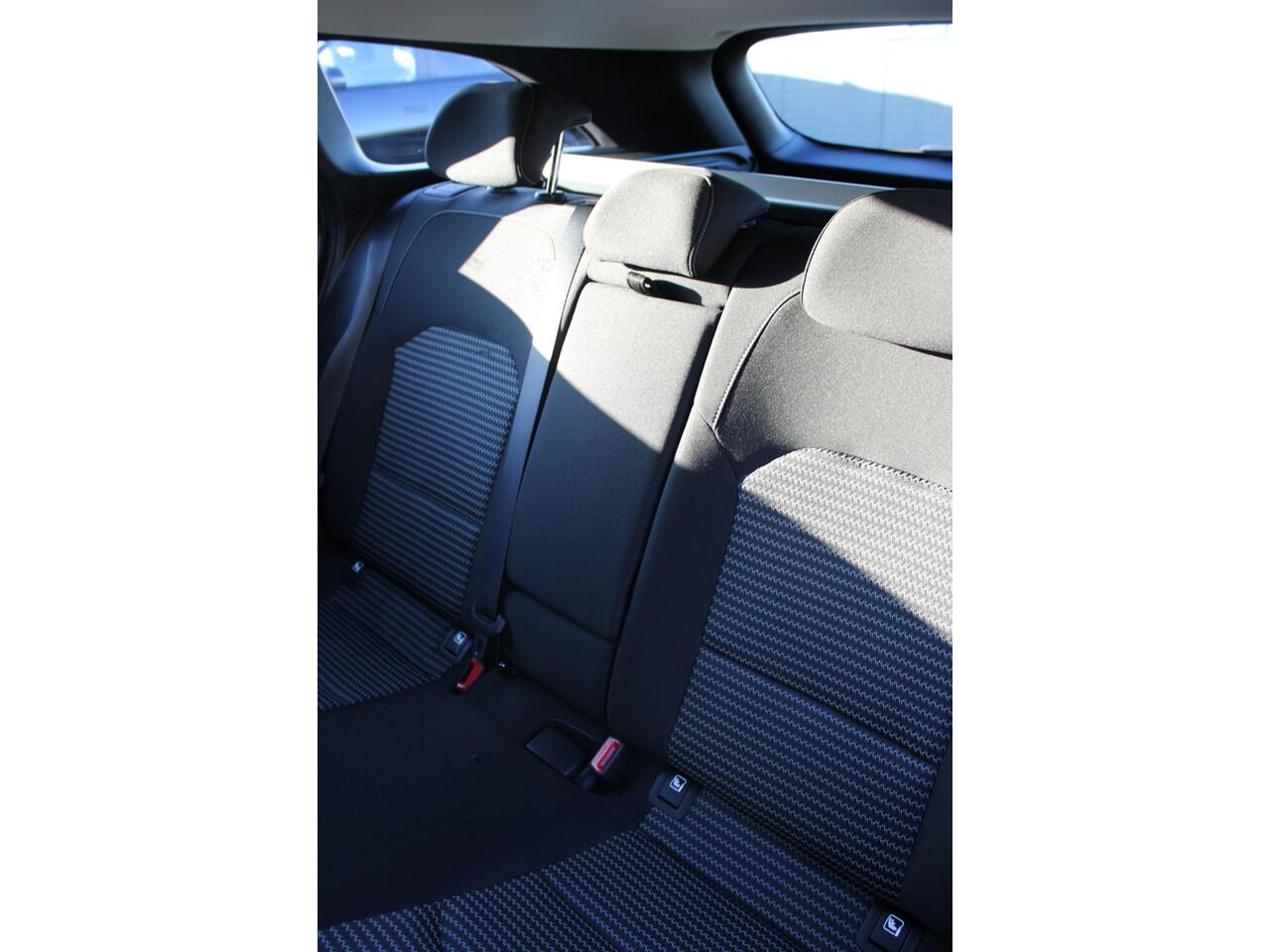 KIA CEE D Ceed Sportswagon 1.5 T-GDi DynamicLine NAVI / PARKEERSENSOREN / ACHTERUITRIJCAMERA