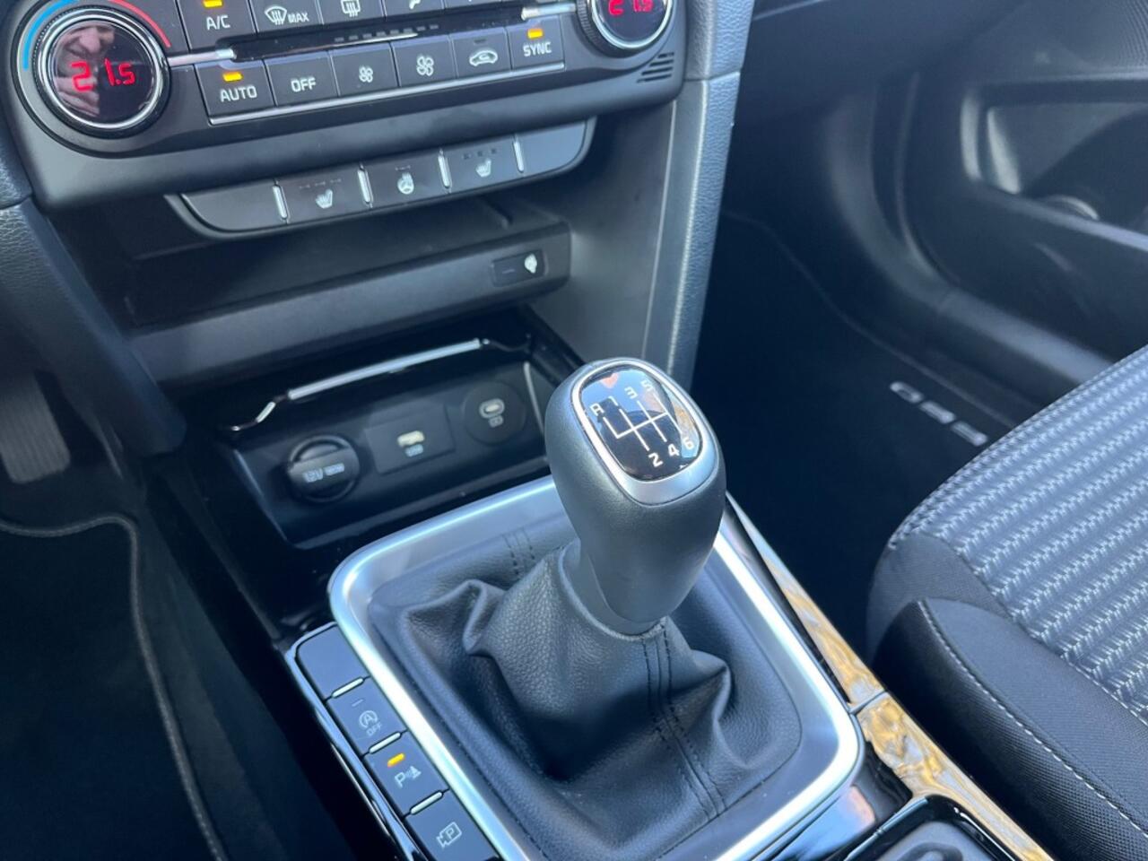 KIA CEE D SPORTSWAGON 1.5 T-GDI DYNAMICPLUSLINE / CAMERA / LED / KEYLESS