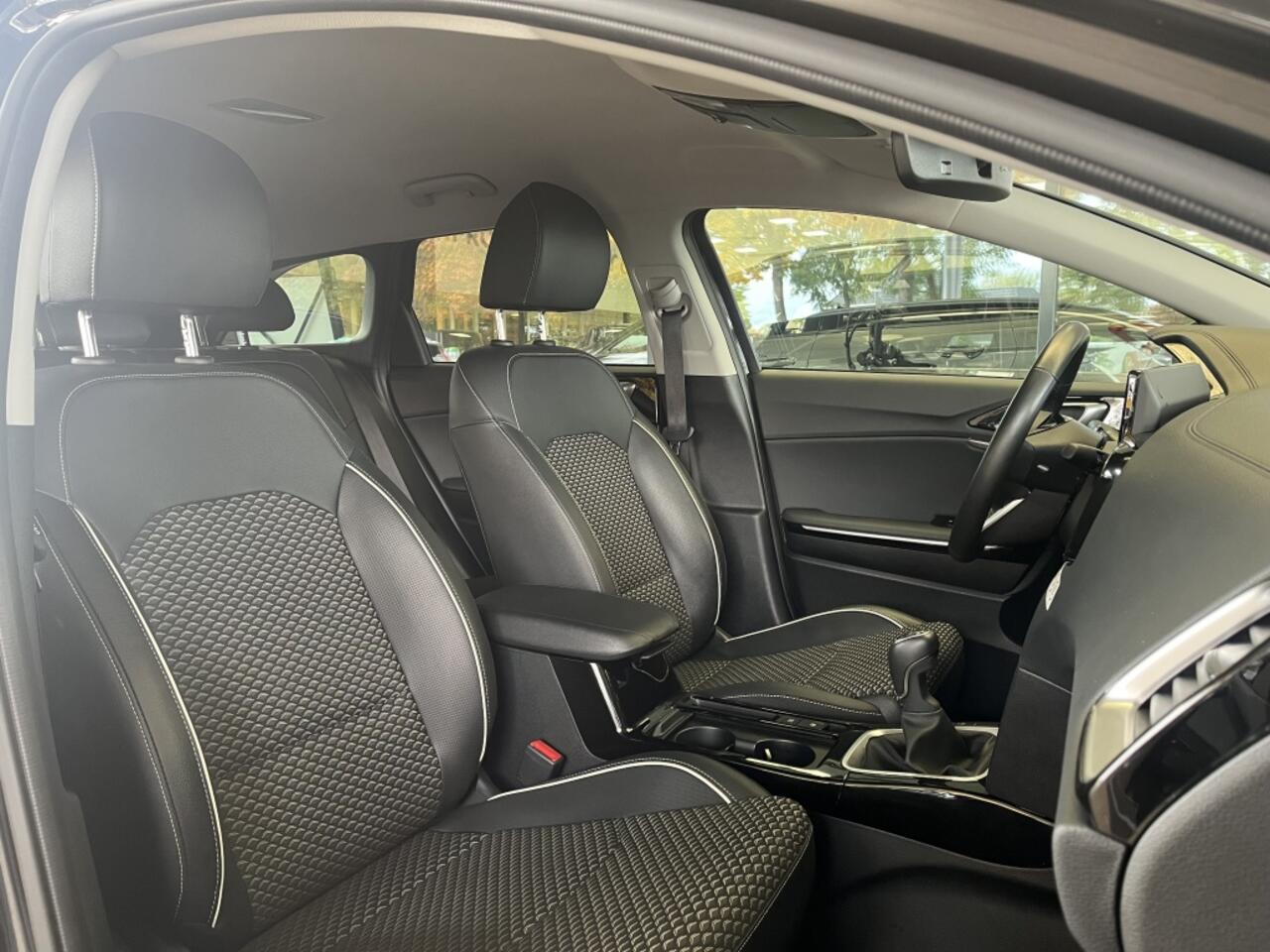 KIA CEE D Ceed Sportswagon 1.5 T-GDi DynamicPlusLine | Trekhaak | Stoel-/stuurverwarming