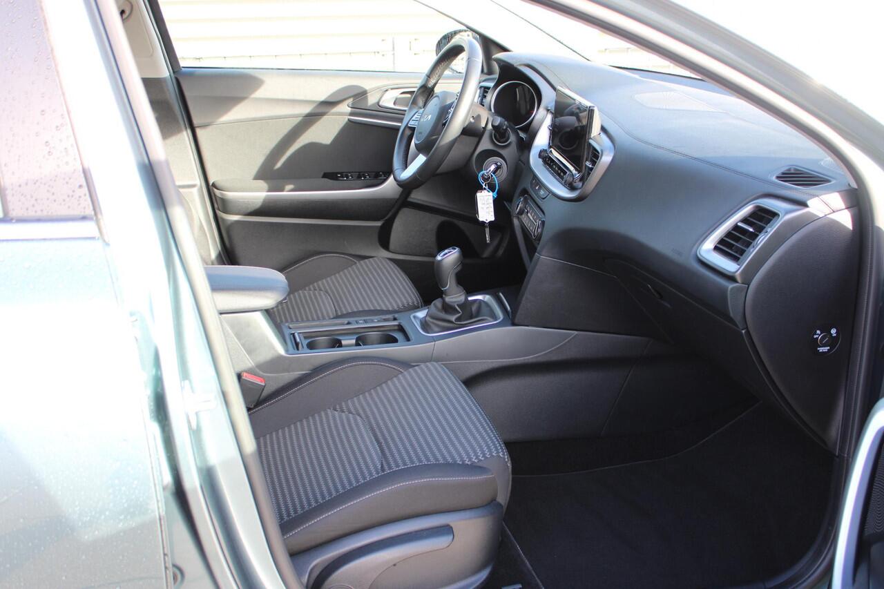 KIA CEE D Ceed Sportswagon 1.5 T-GDi DynamicLine TREKHAAK | ACHTERUITRIJCAMERA | PARKEERSENSOREN ACHTER