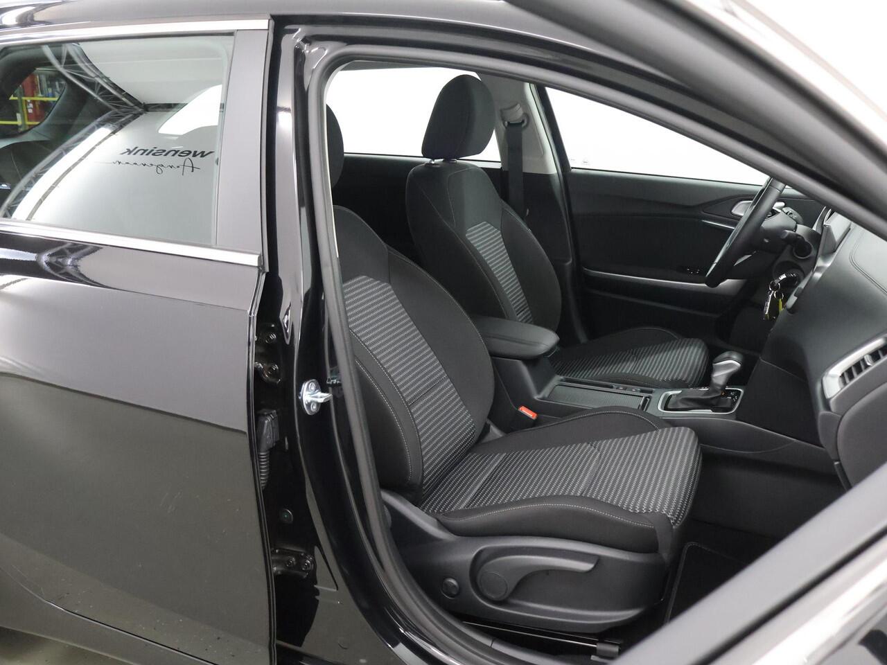 KIA CEE D Ceed SW 1.5 T-GDi DCT7 DynamicLine | Navigatie | Parkeercamera | Climate Control | Cruise Control Adaptief |