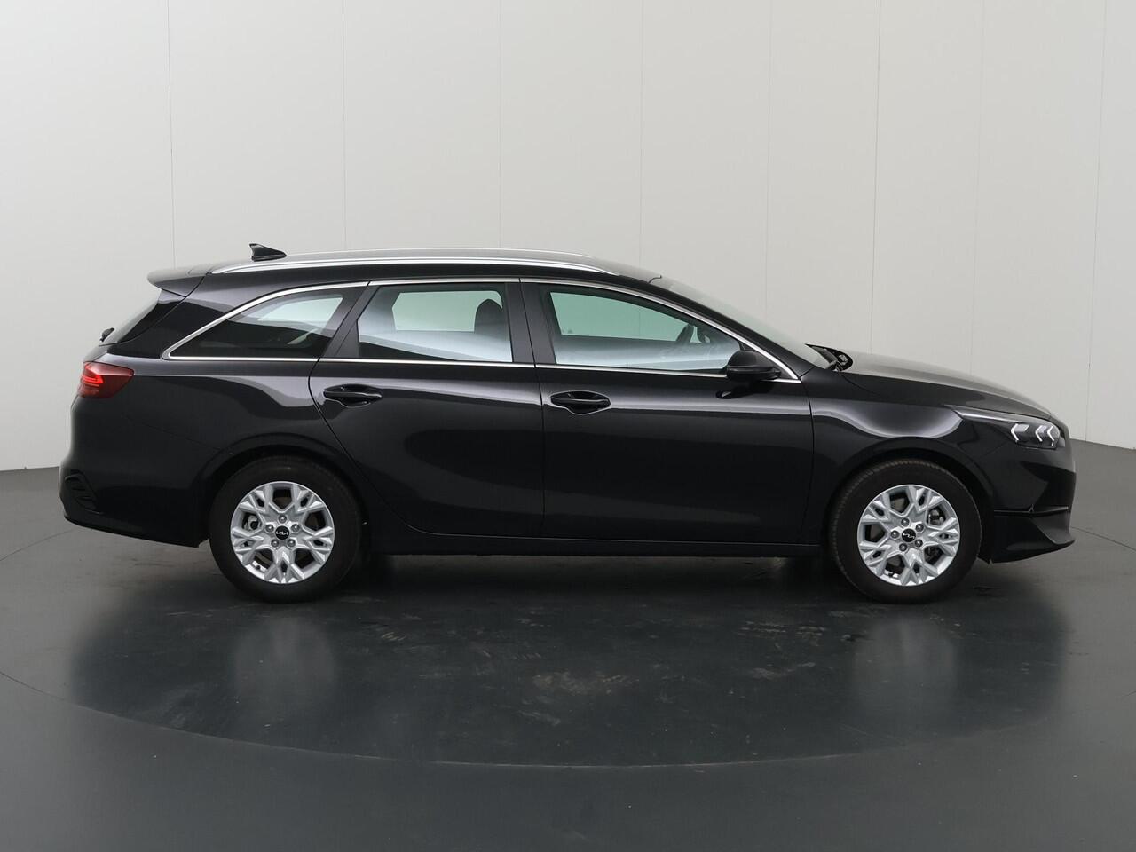 KIA CEE D Ceed SW 1.5 T-GDi DCT7 DynamicLine | Navigatie | Parkeercamera | Climate Control | Cruise Control Adaptief |