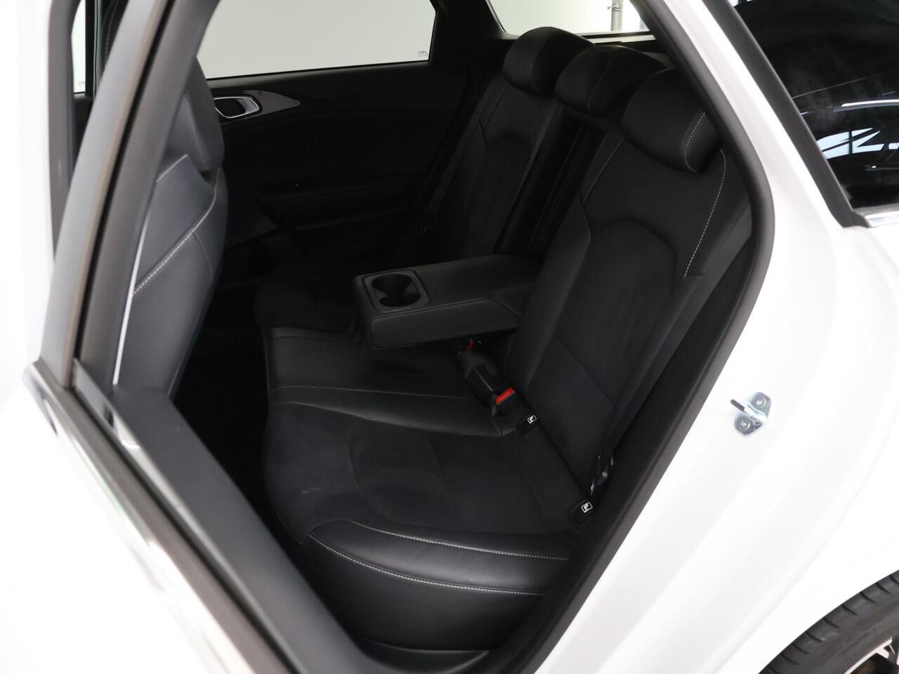 KIA CEE D Ceed Sportswagon 1.5 T-GDi GT-Line | Panoramadak | Navigatie | Parkeercamera | Stoel/Stuurverwarming | Keyless Go |