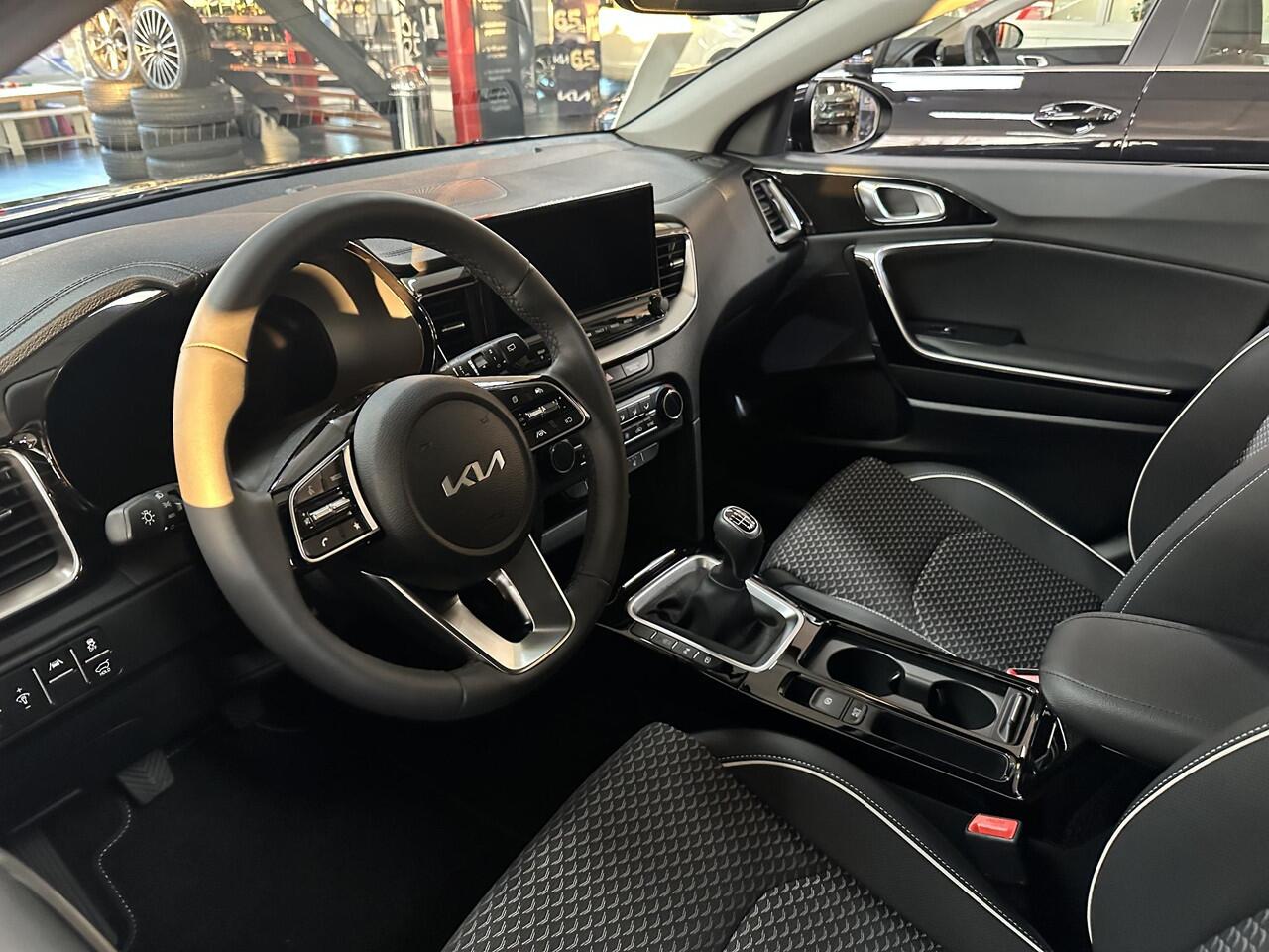 KIA CEE D Ceed Sportswagon 1.5 T-GDi DynamicPlusLine OP VOORRAAD | 2000,- VOORRAADVOORDEEL | NIEUWE AUTO