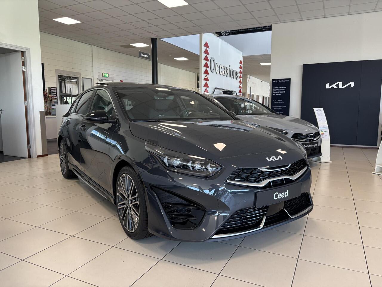 KIA CEE D Ceed 1.5 T-GDi GT-PlusLine Electr. schuif-kantel dak | Stoel verwarming | Stuurverwarming | Suède sportstoelen met GT-Line logo's |Elektrisch verstelbare bestuurdersstoel met geheugenfunctie