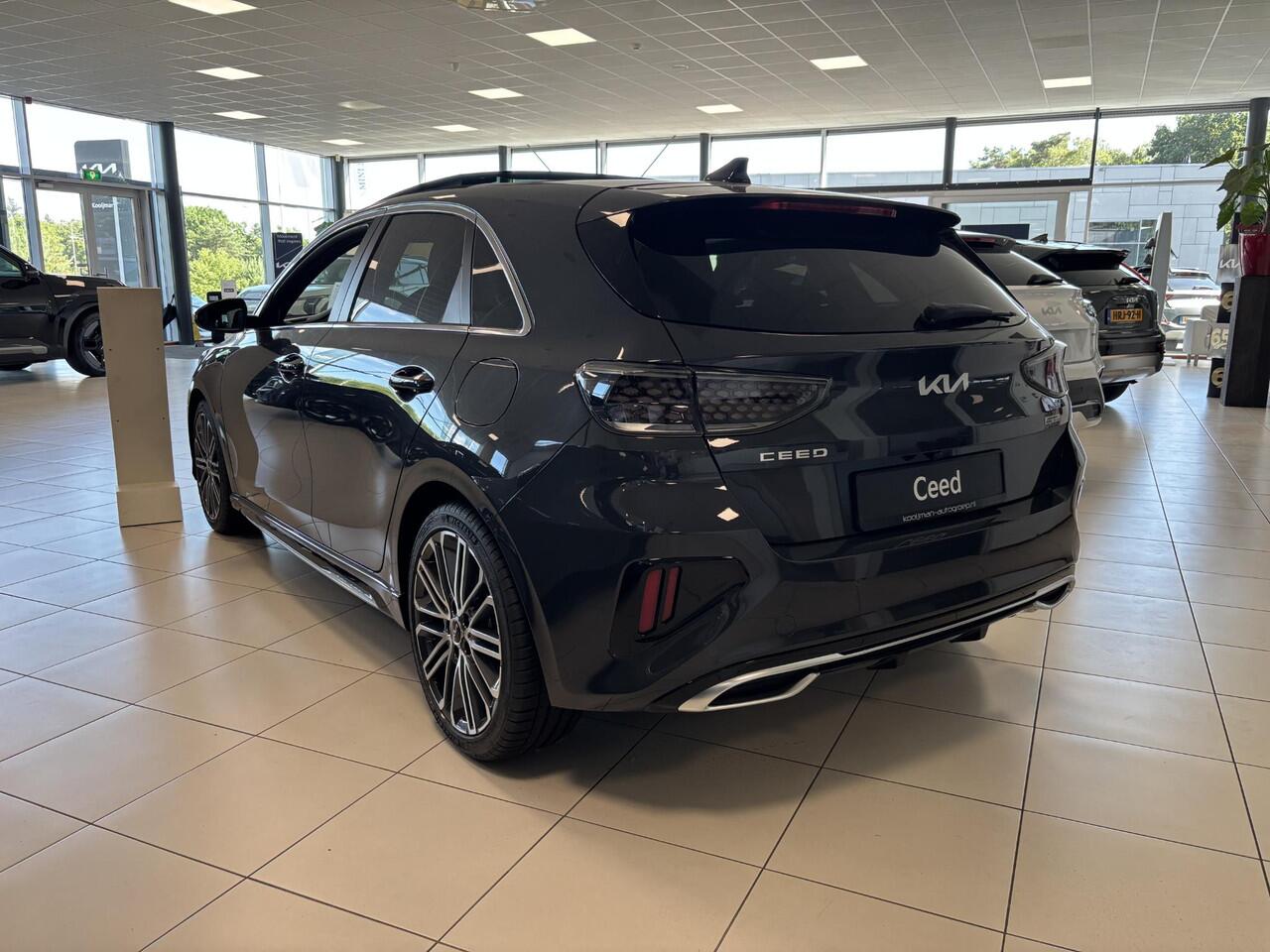 KIA CEE D Ceed 1.5 T-GDi GT-PlusLine Electr. schuif-kantel dak | Stoel verwarming | Stuurverwarming | Suède sportstoelen met GT-Line logo's |Elektrisch verstelbare bestuurdersstoel met geheugenfunctie