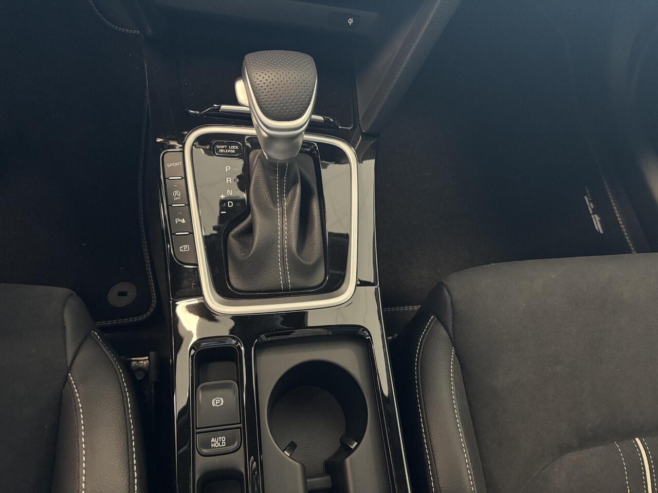 KIA CEE D Ceed 1.5 T-GDi GT-PlusLine Electr. schuif-kantel dak | Stoel verwarming | Stuurverwarming | Suède sportstoelen met GT-Line logo's |Elektrisch verstelbare bestuurdersstoel met geheugenfunctie