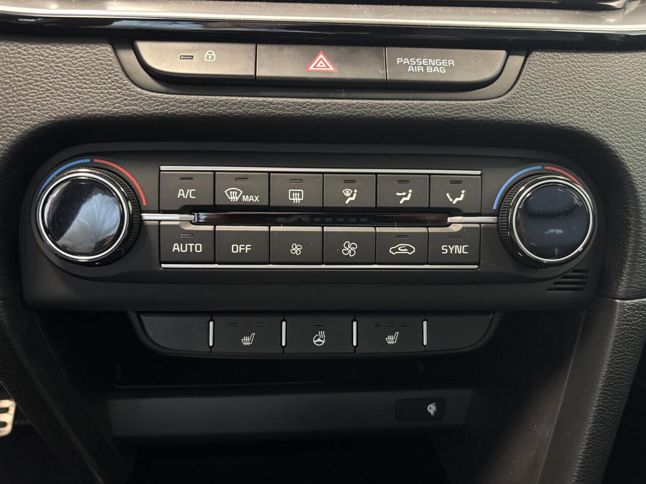 KIA CEE D Ceed 1.5 T-GDi GT-PlusLine Electr. schuif-kantel dak | Stoel verwarming | Stuurverwarming | Suède sportstoelen met GT-Line logo's |Elektrisch verstelbare bestuurdersstoel met geheugenfunctie