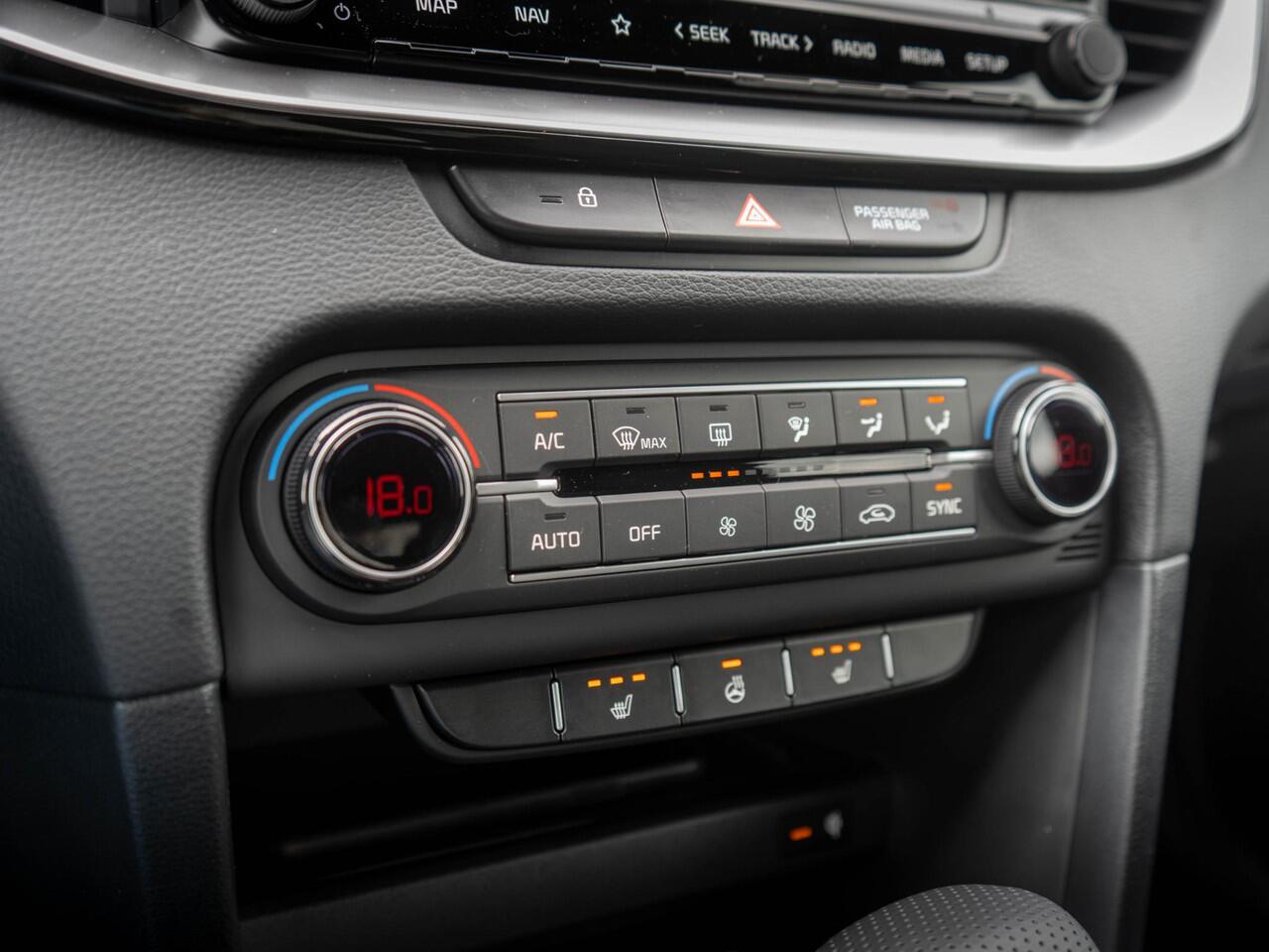 KIA CEE D Ceed 1.5 T-GDi GT-PlusLine | UNIEKE AUTO | OP VOORRAAD DIRECT RIJDEN | schuifkanteldak | JBL Speakers | Elektrische verstelbare stoelen met geheugenfunctie |