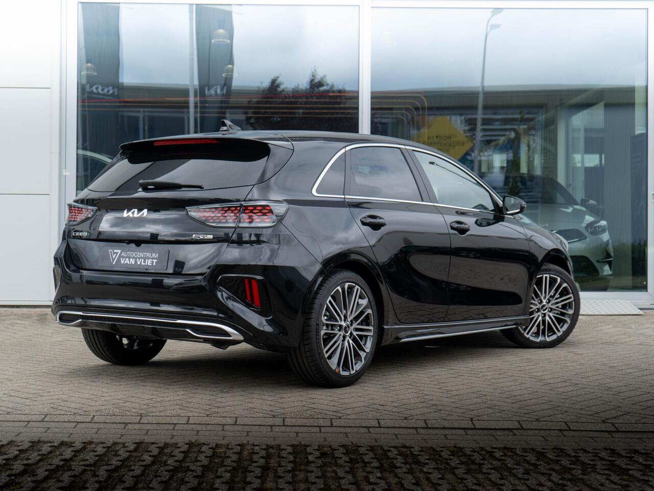 KIA CEE D Ceed 1.5 T-GDi GT-PlusLine | UNIEKE AUTO | OP VOORRAAD DIRECT RIJDEN | schuifkanteldak | JBL Speakers | Elektrische verstelbare stoelen met geheugenfunctie |