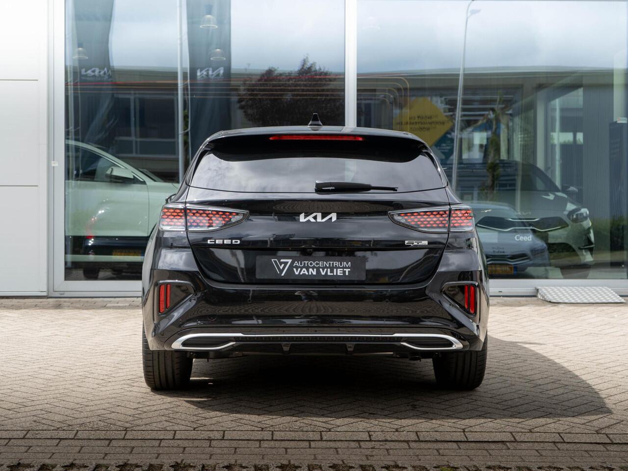 KIA CEE D Ceed 1.5 T-GDi GT-PlusLine | UNIEKE AUTO | OP VOORRAAD DIRECT RIJDEN | schuifkanteldak | JBL Speakers | Elektrische verstelbare stoelen met geheugenfunctie |