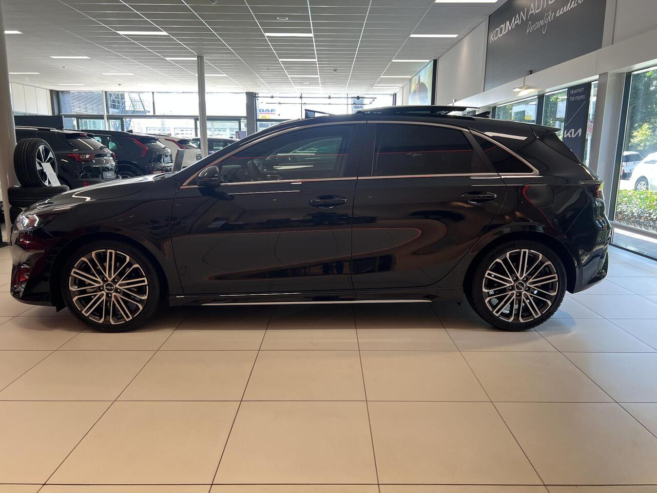 KIA CEE D Ceed 1.5 T-GDi GT-PlusLine Rijklaar vanaf ¤37.395,- Nu tijdelijke voordeel van ¤4.895,-