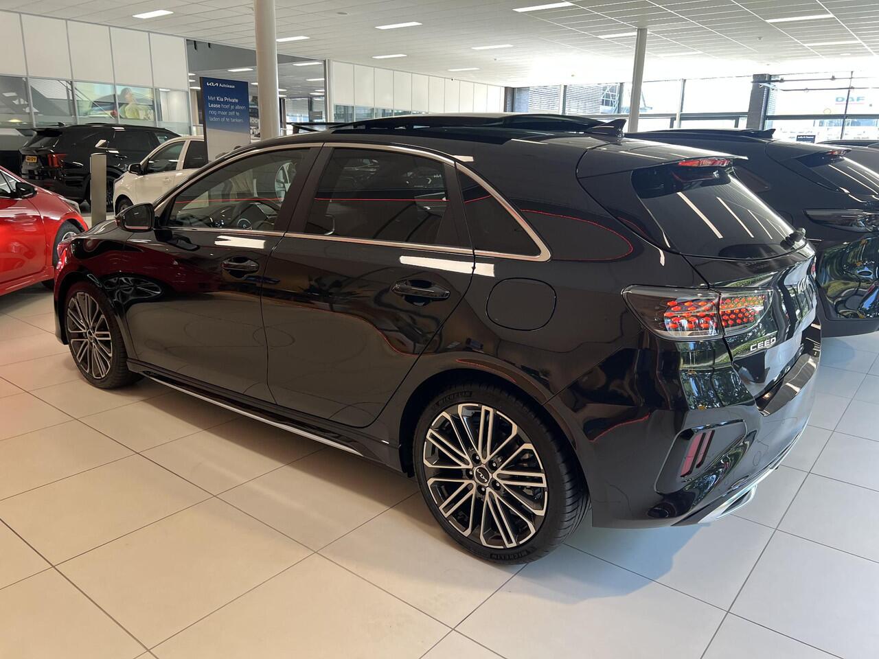 KIA CEE D Ceed 1.5 T-GDi GT-PlusLine Rijklaar vanaf ¤37.395,- Nu tijdelijke voordeel van ¤4.895,-