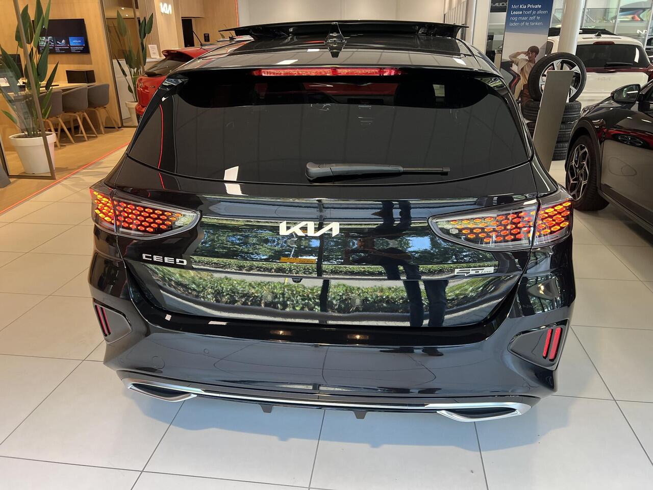 KIA CEE D Ceed 1.5 T-GDi GT-PlusLine Rijklaar vanaf ¤37.395,- Nu tijdelijke voordeel van ¤4.895,-